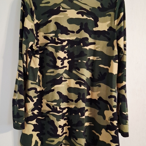 LuLaRoe Green Camouflage Top - Picture 5 of 7